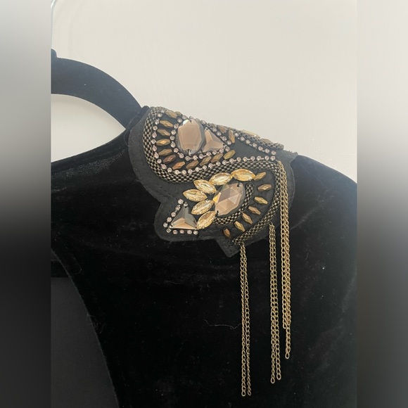 Zara velvet bodysuit with open back and shoulder details. Size medium. - Picture 4 of 5